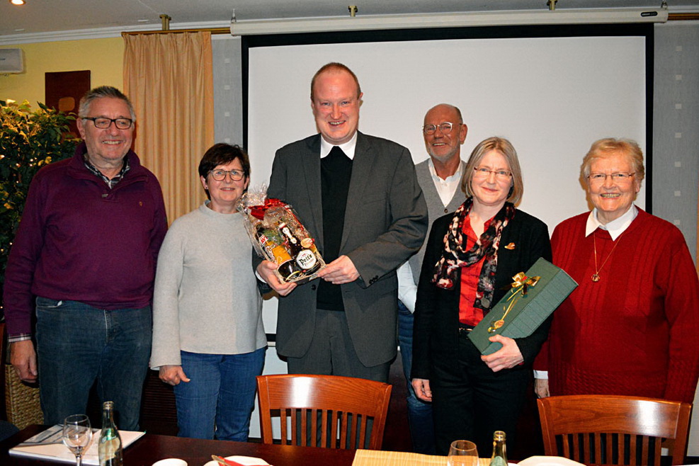 v. links: Clemens Kauling; Waltraut Boving; Pfarrer Heiner Zumdohme; Heinz Broer; Pastorin Wiebke Range; Edeltraut Bohmann