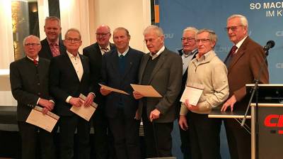 v. links: Paul Rießelmann; Björn Thümler (MdL); Günther Südbeck; Stefan Siemer (MdL); Josef Warnking; Bernhard Wienhold; Georg Strieker; Karl-Heinz Oevermann; Clemens-August Krapp v. links: Paul Rießelmann; Björn Thümler (MdL); Günther Südbeck; Stefan Siemer (MdL); Josef Warnking; Bernhard Wienhold; Georg Strieker; Karl-Heinz Oevermann; Clemens-August Krapp