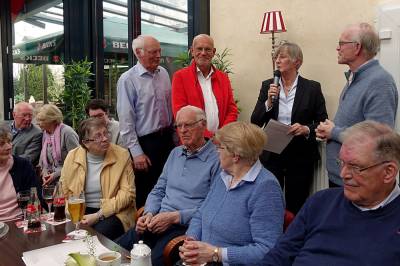 hinten v. links: Hans Hoymann, Heinz Bröer, Heidi Exner, Christian Behnen für seinen Vater Joseph Behnen. hinten v. links: Hans Hoymann, Heinz Bröer, Heidi Exner, Christian Behnen für seinen Vater Joseph Behnen.
