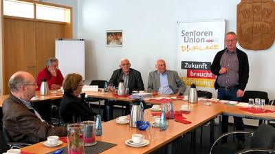 Die 1. Gruppe bekam Informationen von Uwe Haake. Die 1. Gruppe bekam Informationen von Uwe Haake.