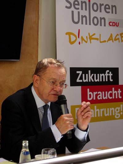Prof. Dr. Hajo Funke Prof. Dr. Hajo Funke