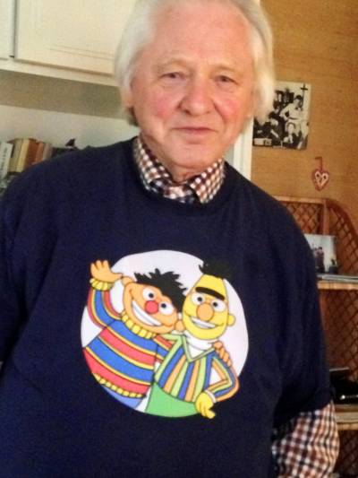 In diesem JU-T-Shirt auf dem Umzugswagen  In diesem JU-T-Shirt auf dem Umzugswagen