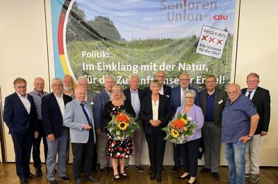 Von links: Günter Haidukiewitz, Günter Reise, Uwe Anders, Holm Eggers, Hans Verstegen, Johannes Ripperda (halb verdeckt), Jürgen Schart, Gabriele Schmerse, Hans-Ludwig Demann, Heidi Exner, Walter Klemme, Rainer Hajek, Traute Göbel, Roland Frank, Günther Braun und Rudolf Meyer Von links: Günter Haidukiewitz, Günter Reise, Uwe Anders, Holm Eggers, Hans Verstegen, Johannes Ripperda (halb verdeckt), Jürgen Schart, Gabriele Schmerse, Hans-Ludwig Demann, Heidi Exner, Walter Klemme, Rainer Hajek, Traute Göbel, Roland Frank, Günther Braun und Rudolf Meyer