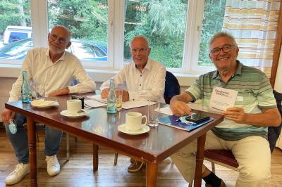 Delegierte des SU-Kreisverbandes Vechta: v. links: Heinz Bröer; F.-J. Schumacher; Clemens Kauling Delegierte des SU-Kreisverbandes Vechta: v. links: Heinz Bröer; F.-J. Schumacher; Clemens Kauling