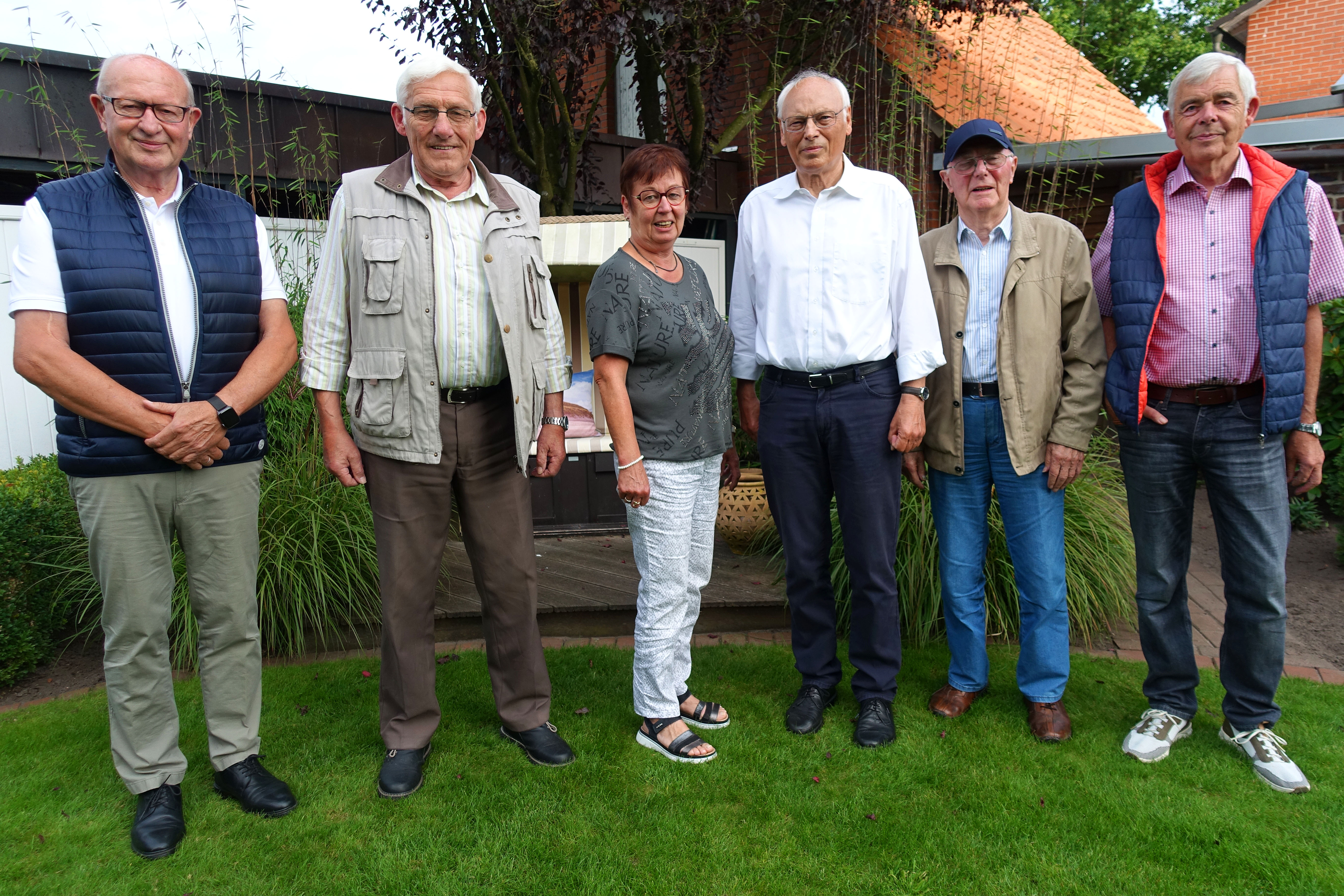 Der neue Vorstand: v. links Gisbert Ddtmann; Hermann Nordmann; Marianne Albers; Hans Hoymann; Clemens Blmer; Helmut Httig