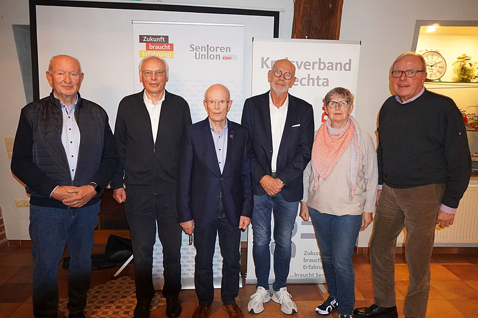 v. links: Gisbert Ddtmann; Hans Hoymann; Franz-Josef Schumacher; Vorsitzender Heinz Brer; Waltraut Boving; Friedhelm Heckmann